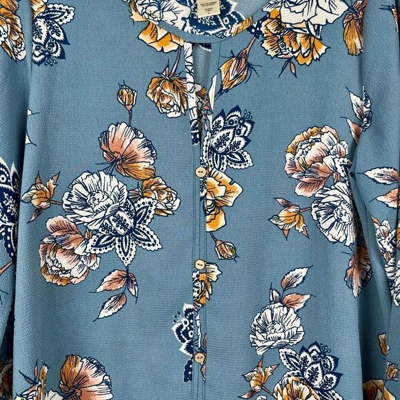 Daytrip Textured Floral Keyhole Long Sleeve Blouse Large - Picture 2 of 9